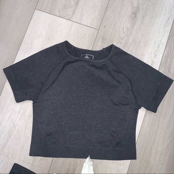 3pcs//High Waist workout shorts, leggings and crop top - Picture 3 of 8